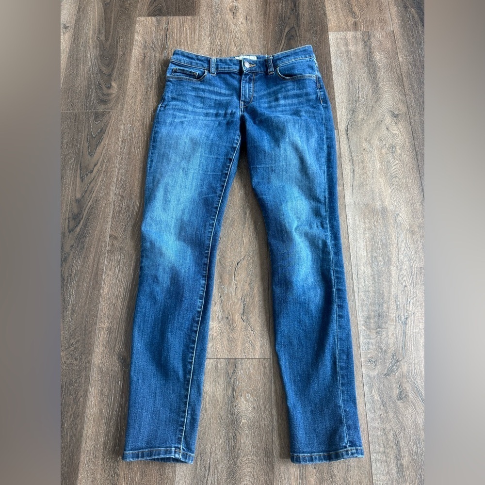 Banana Republic Jeans.  Skinny Fit.  Women’s size 27/4.  Good used condition!